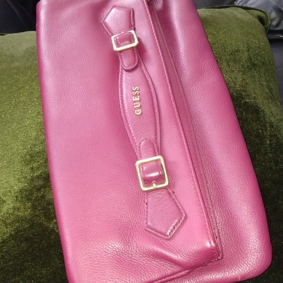 Guess women's deep burgundy wristlet bag - Picture 3 of 17